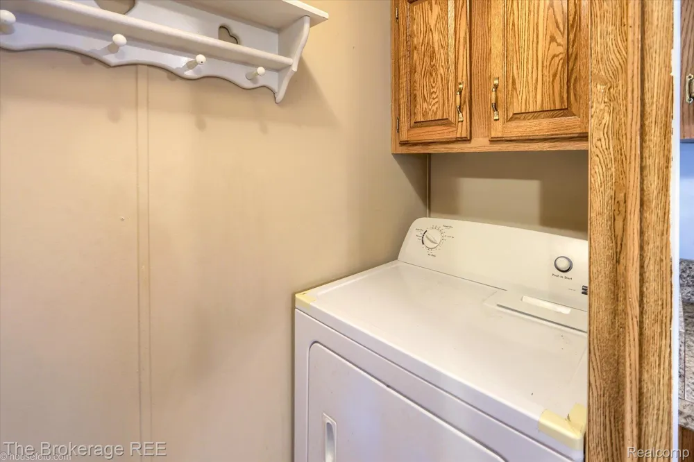 17101 Kropf Avenue Springfield Charter Township, MI 48350