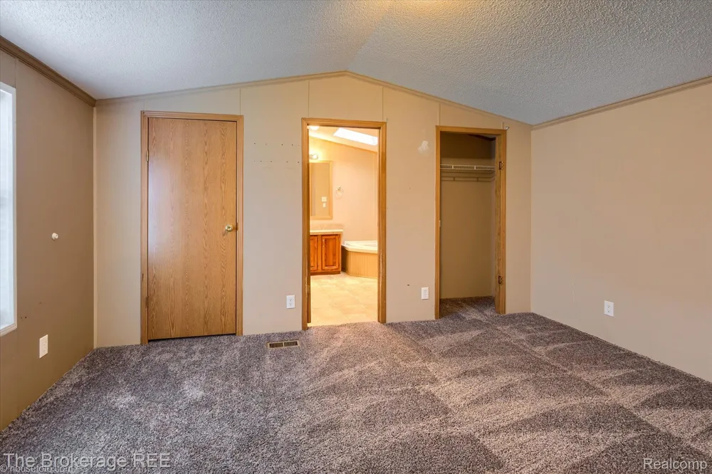 17101 Kropf Avenue Springfield Charter Township, MI 48350