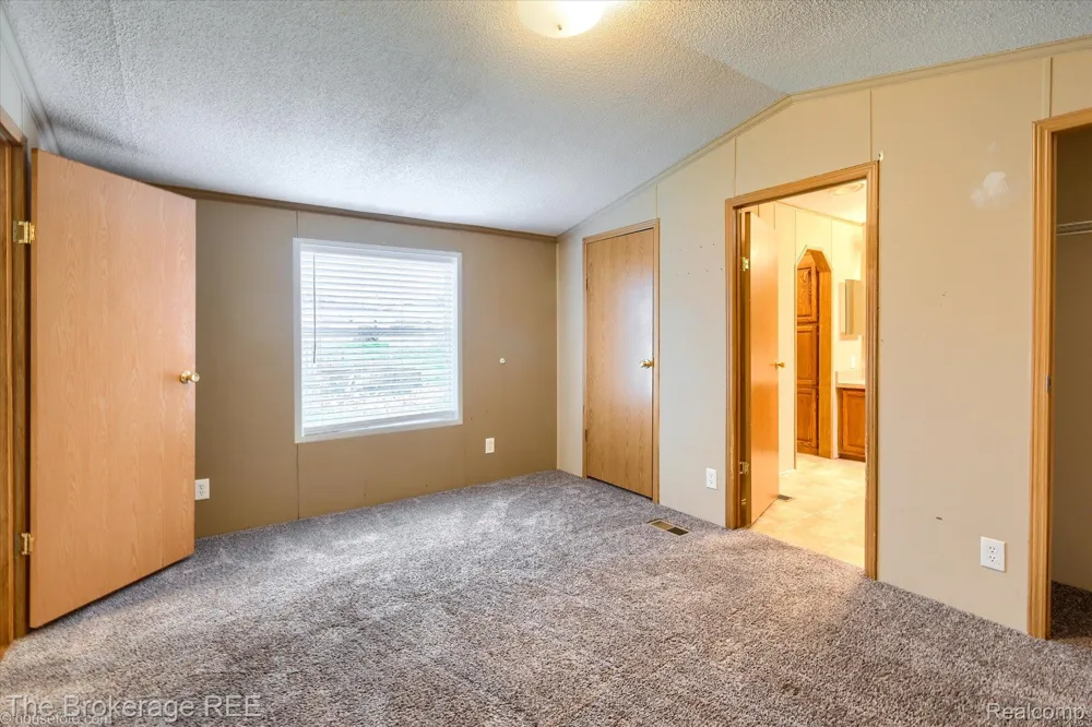 17101 Kropf Avenue Springfield Charter Township, MI 48350