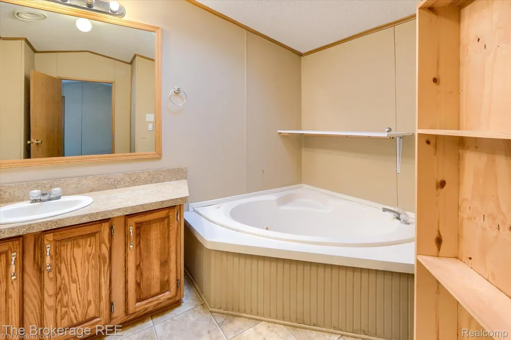 17101 Kropf Avenue Springfield Charter Township, MI 48350