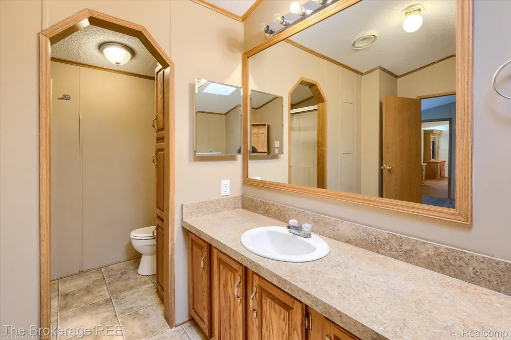 17101 Kropf Avenue Springfield Charter Township, MI 48350