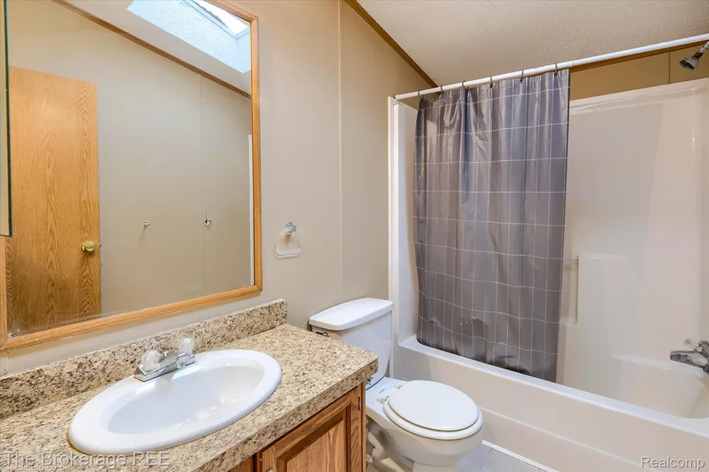 17101 Kropf Avenue Springfield Charter Township, MI 48350