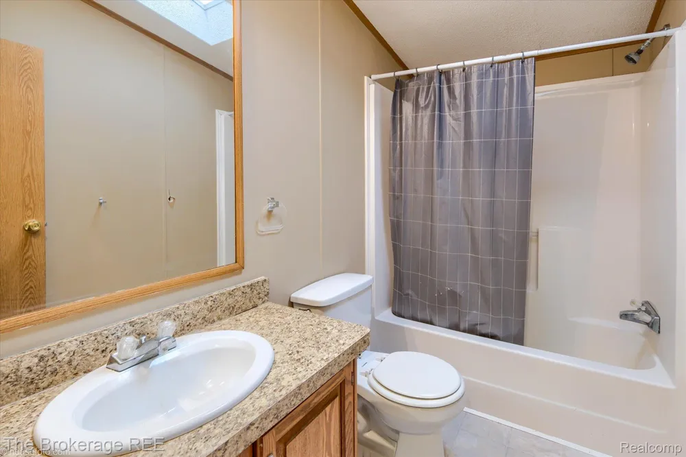 17101 Kropf Avenue Springfield Charter Township, MI 48350