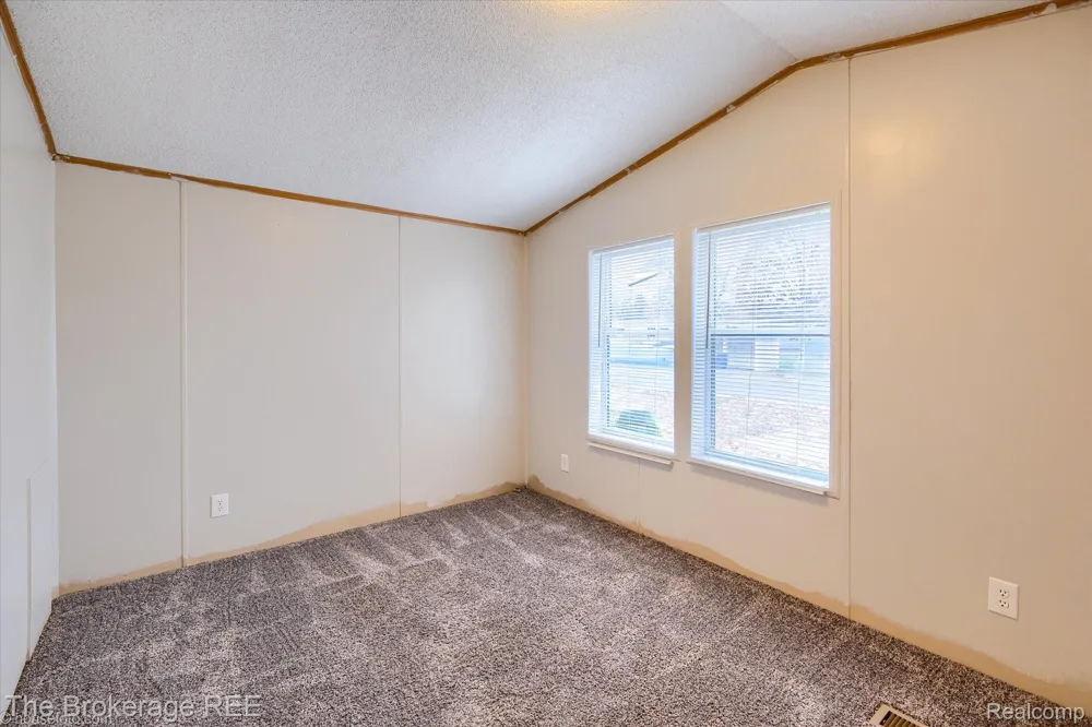 17101 Kropf Avenue Springfield Charter Township, MI 48350