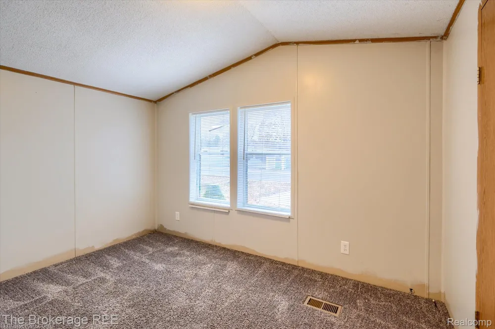 17101 Kropf Avenue Springfield Charter Township, MI 48350