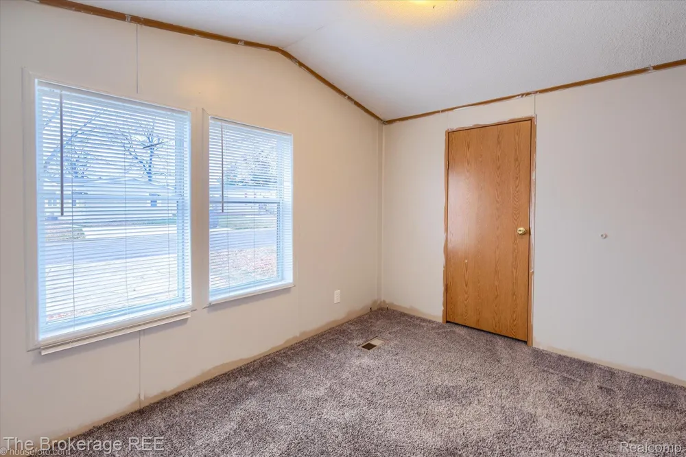 17101 Kropf Avenue Springfield Charter Township, MI 48350