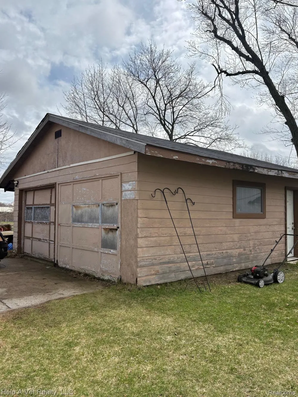 606 Bond Street Cadillac City, MI 49601