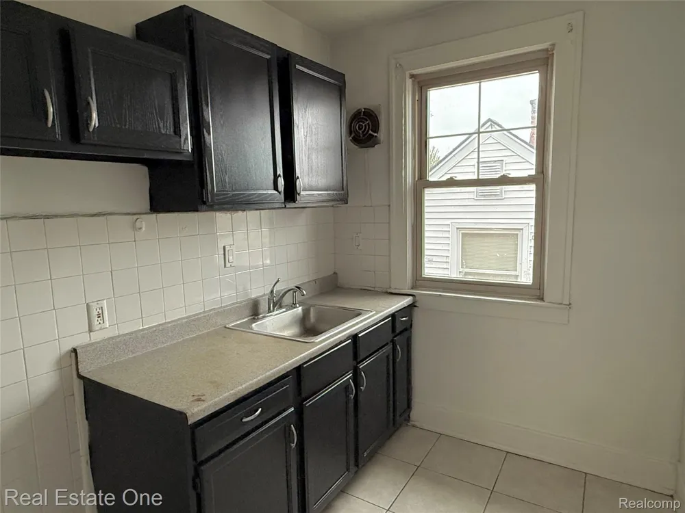 4700 CURTIS STREET #2W Dearborn City, MI 48126