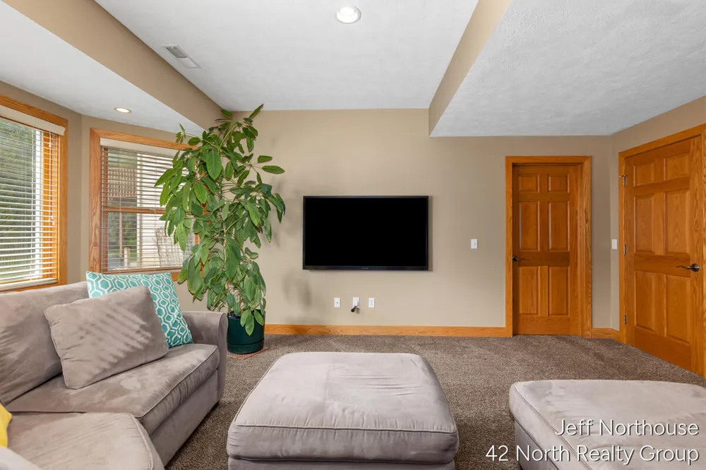 7553 Willow Pointe Drive Caledonia Township, MI 49316