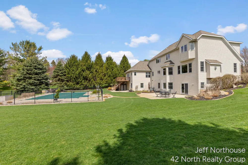 7553 Willow Pointe Drive Caledonia Township, MI 49316