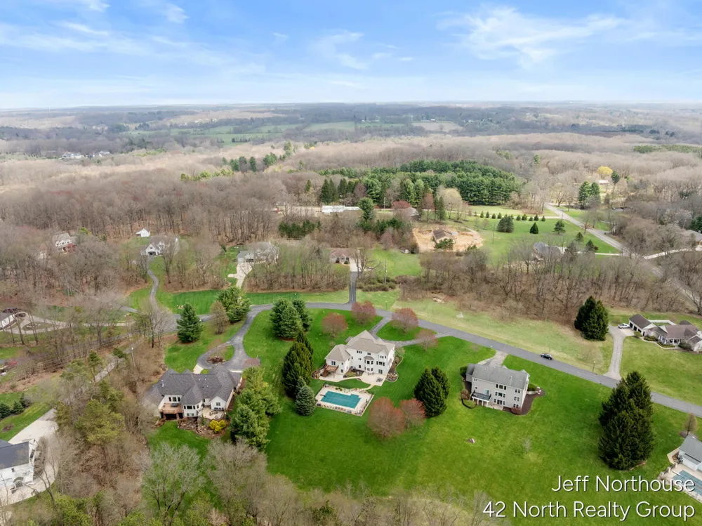 7553 Willow Pointe Drive Caledonia Township, MI 49316