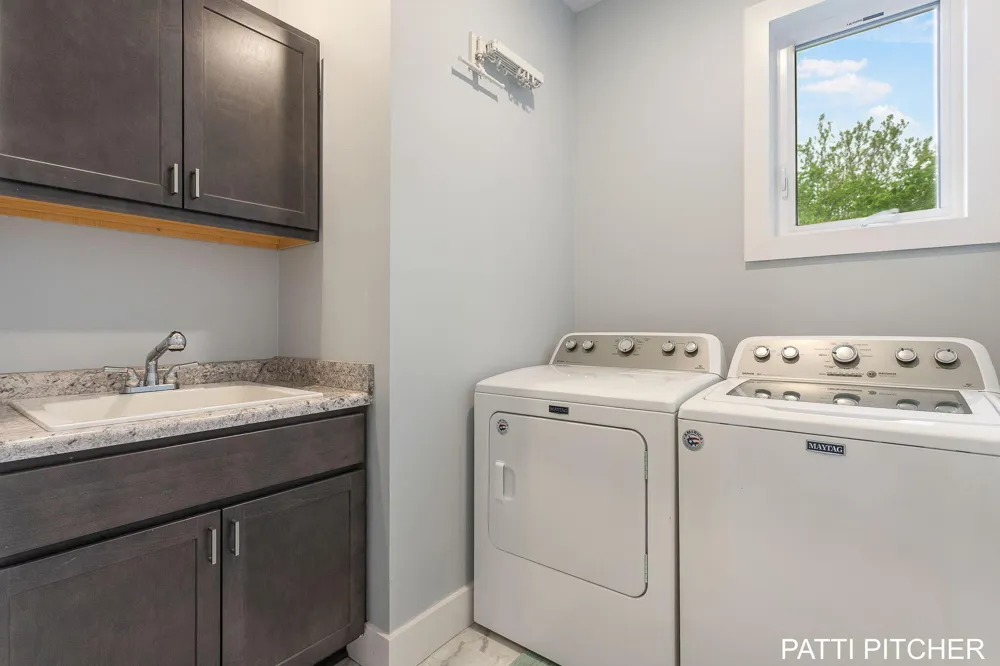 104 River Hills Drive Holland Charter Township, MI 49424