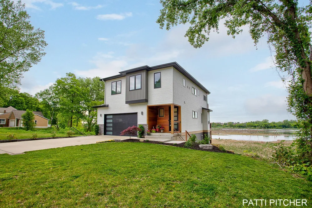 104 River Hills Drive Holland Charter Township, MI 49424