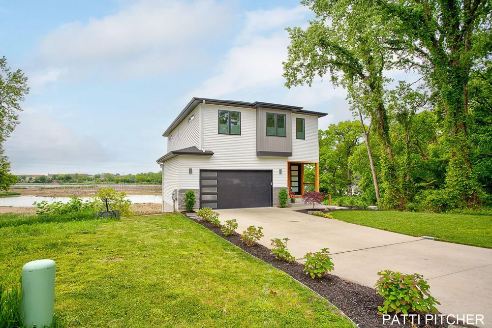 104 River Hills Drive Holland Charter Township, MI 49424