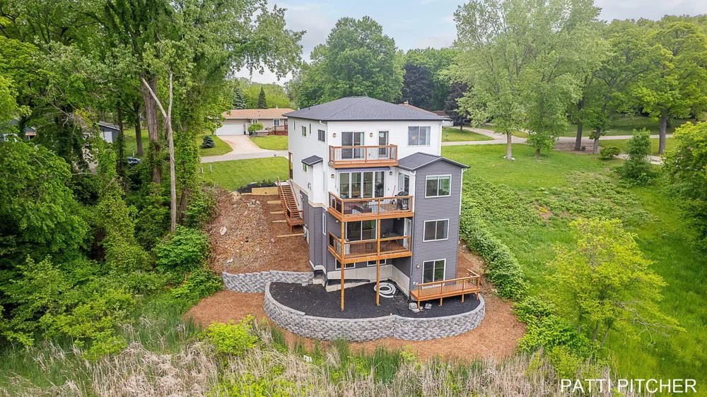 104 River Hills Drive Holland Charter Township, MI 49424