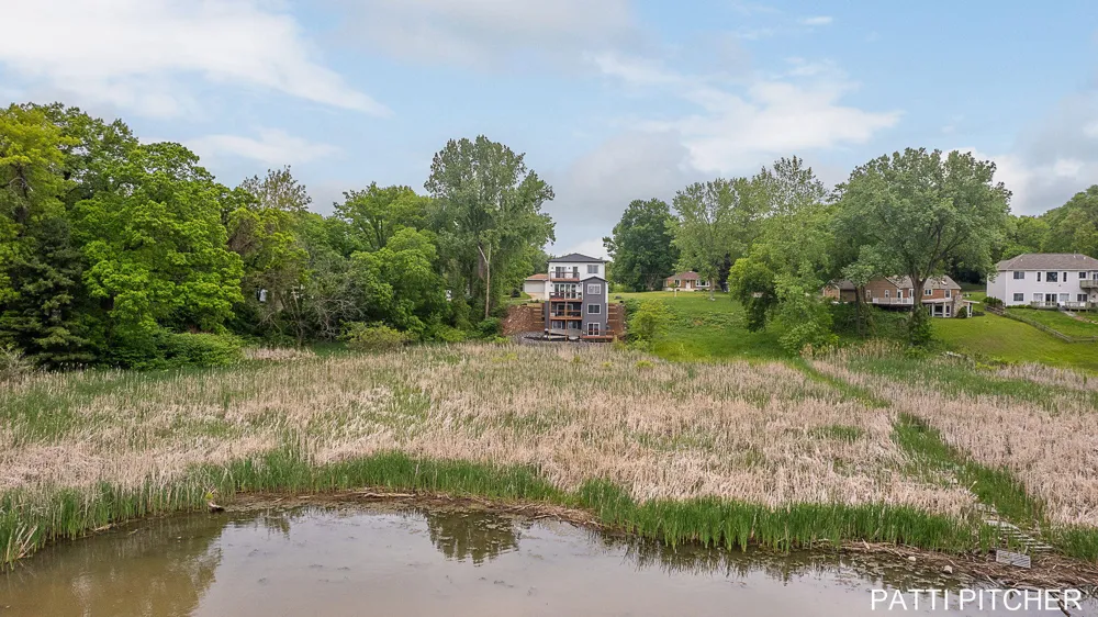104 River Hills Drive Holland Charter Township, MI 49424