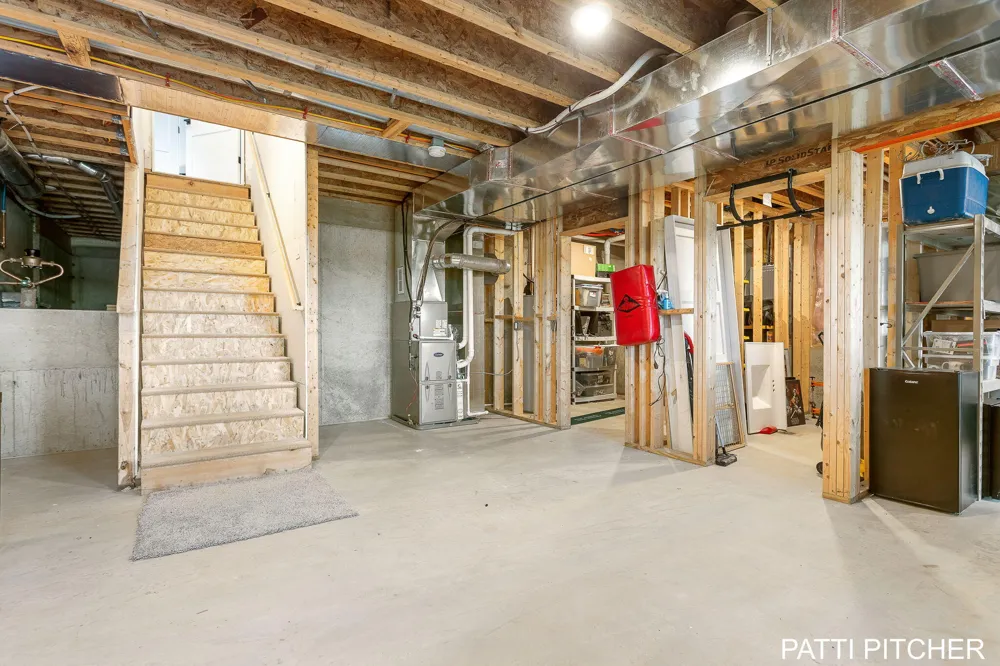 104 River Hills Drive Holland Charter Township, MI 49424