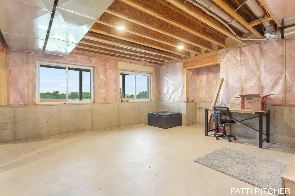 104 River Hills Drive Holland Charter Township, MI 49424