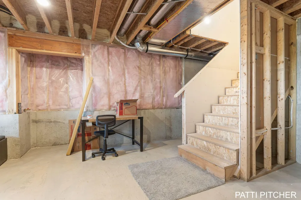 104 River Hills Drive Holland Charter Township, MI 49424
