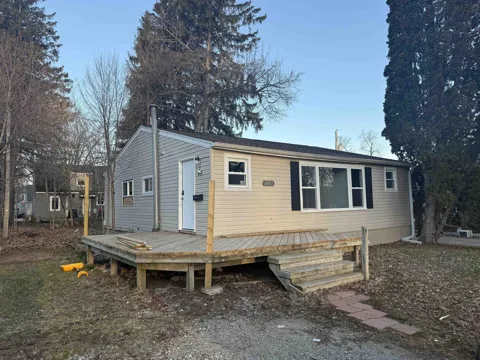 1012 S Lansing