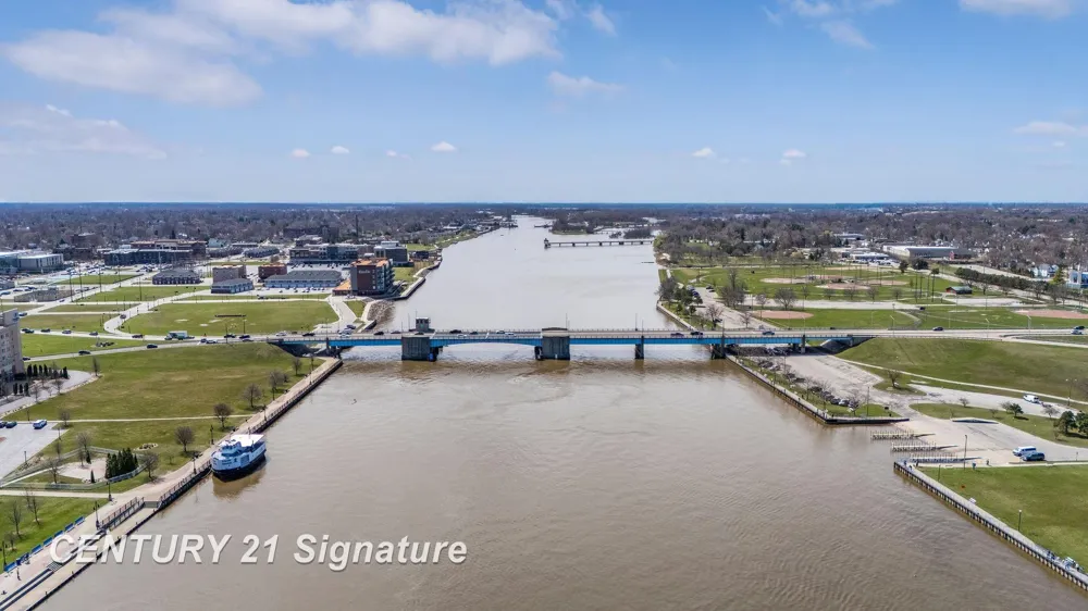 225 Jennison Place Bay City City, MI 48708