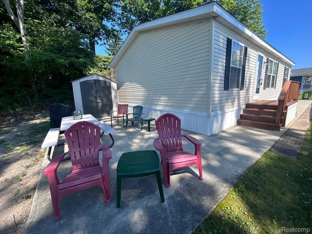 6103 LAKESHORE ROAD #122 Worth Township, MI 48450
