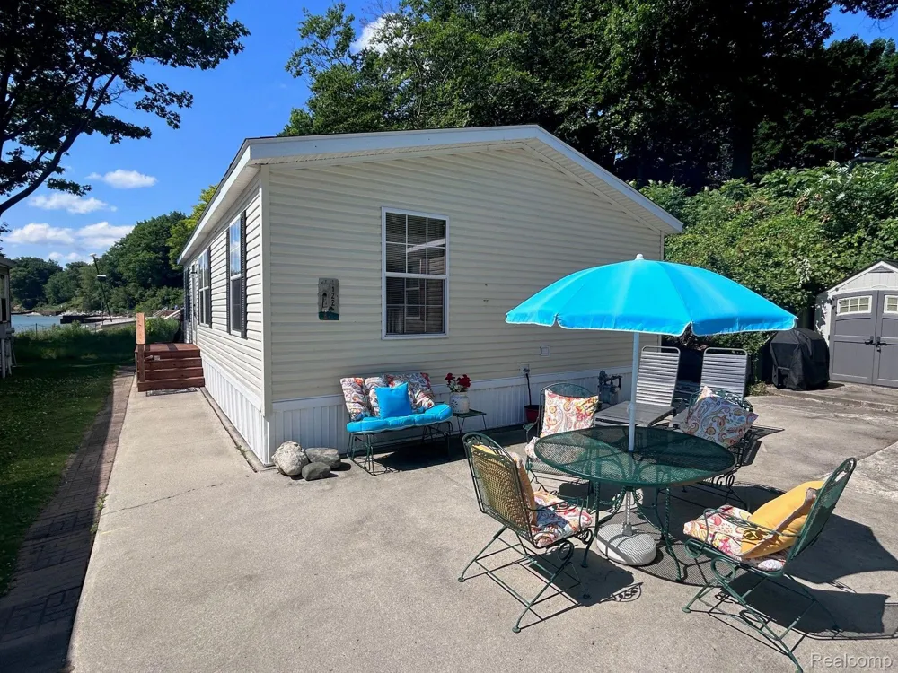 6103 LAKESHORE ROAD #122 Worth Township, MI 48450