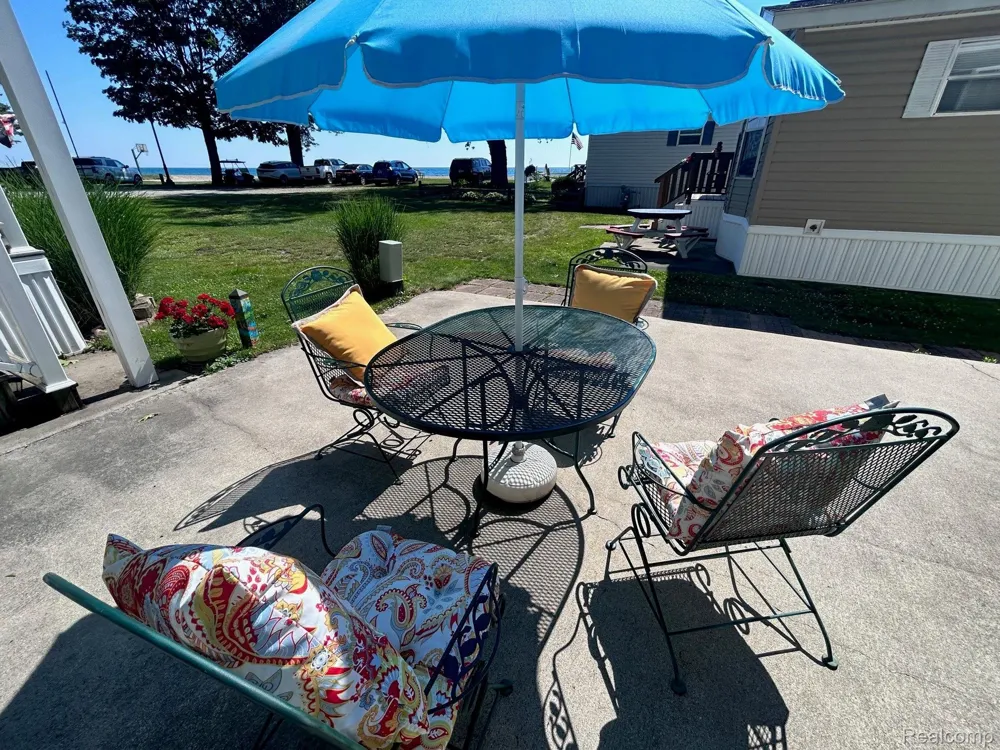 6103 LAKESHORE ROAD #122 Worth Township, MI 48450