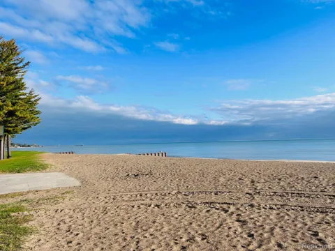 6103 LAKESHORE ROAD #122