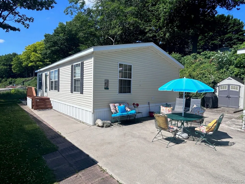 6103 LAKESHORE ROAD #122 Worth Township, MI 48450