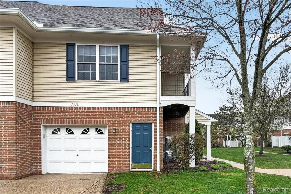 731 Amberly Drive #C Waterford Charter Township, MI 48328