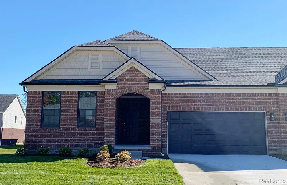 55825 Oak Pointe Drive Shelby Charter Township, MI 48315
