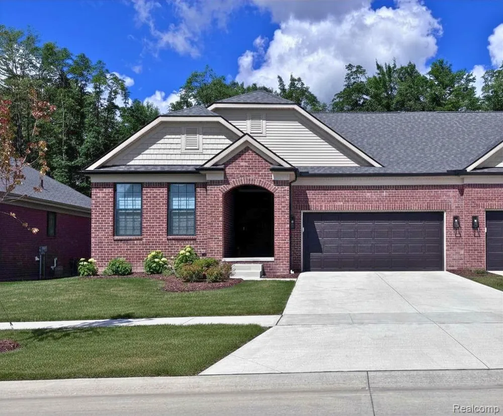 55825 Oak Pointe Drive Shelby Charter Township, MI 48315