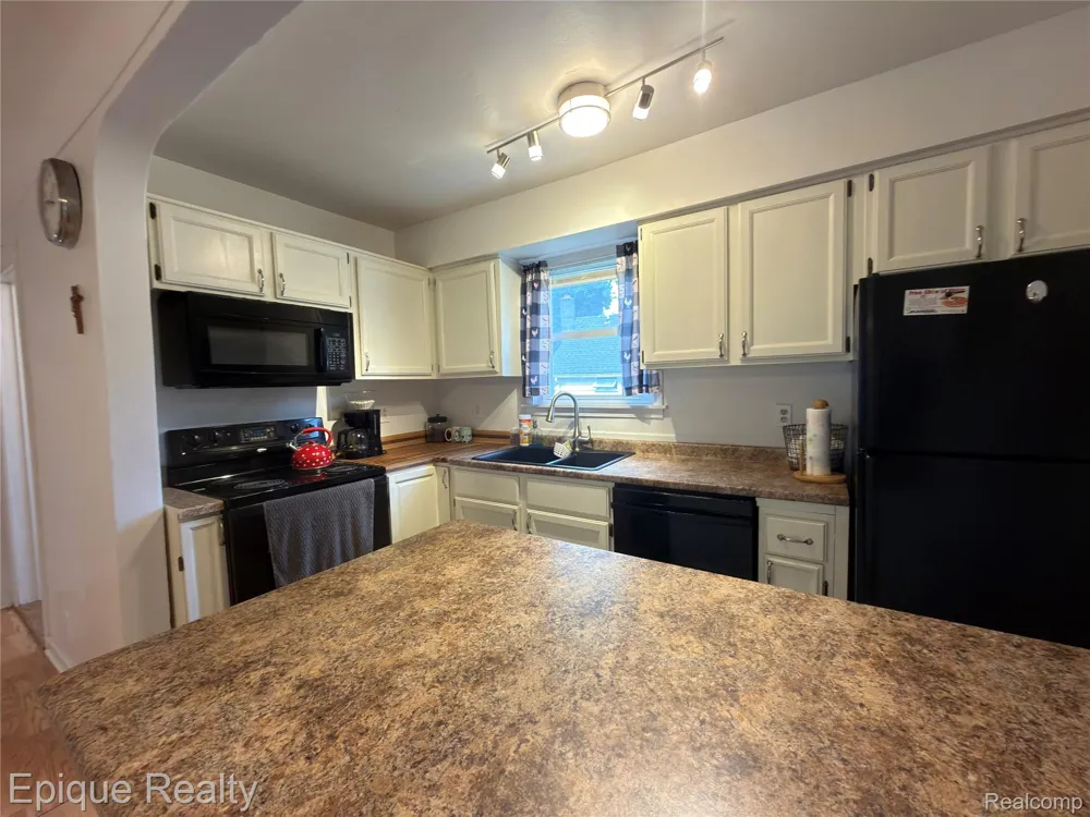 117 Mary Street Yale City, MI 48097