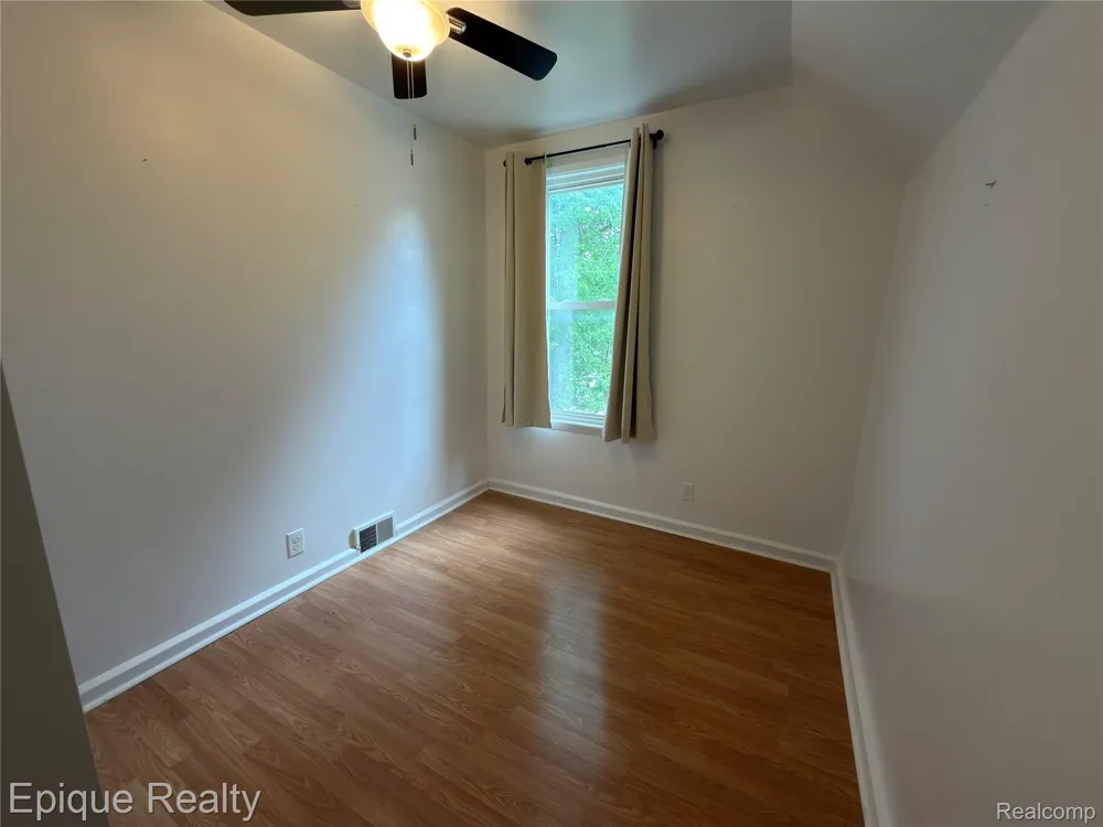 117 Mary Street Yale City, MI 48097