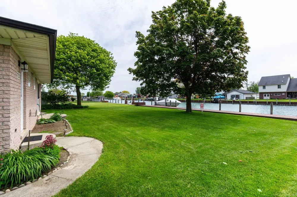 7233 Flamingo Street Clay Township, MI 48001