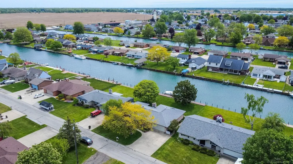 7233 Flamingo Street Clay Township, MI 48001