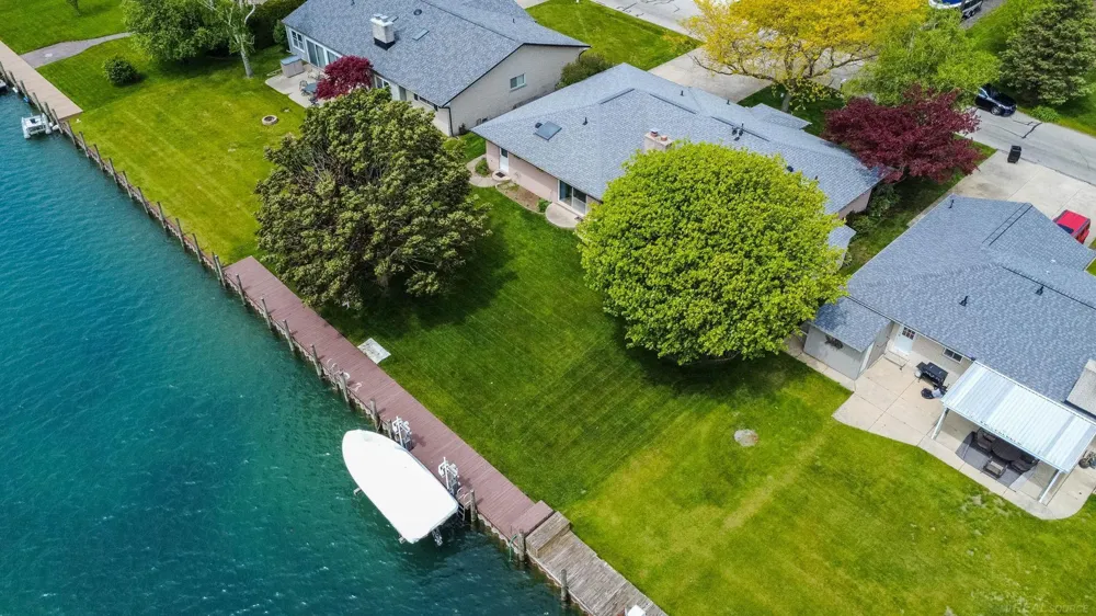 7233 Flamingo Street Clay Township, MI 48001