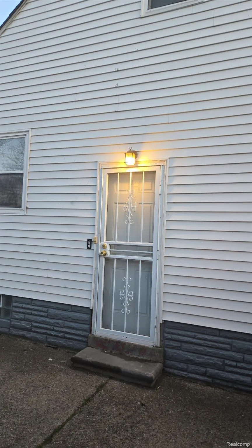 3107 Henry Street Inkster City, MI 48141