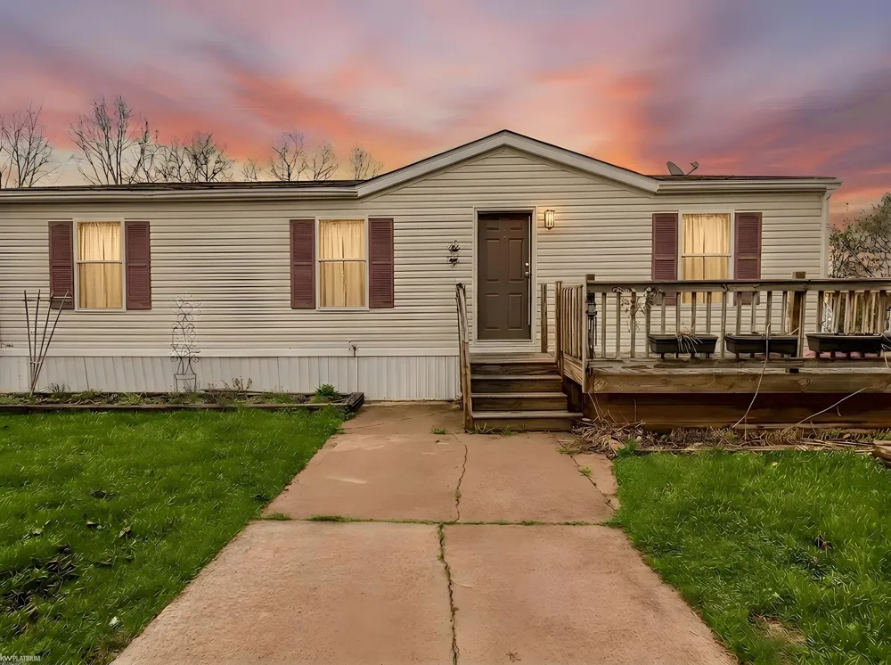 3606 Pinoak Street Clarkston City, MI 48348