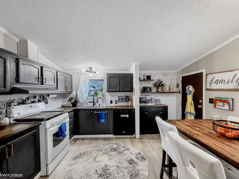 3606 Pinoak Street Clarkston City, MI 48348