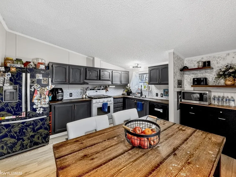 3606 Pinoak Street Clarkston City, MI 48348