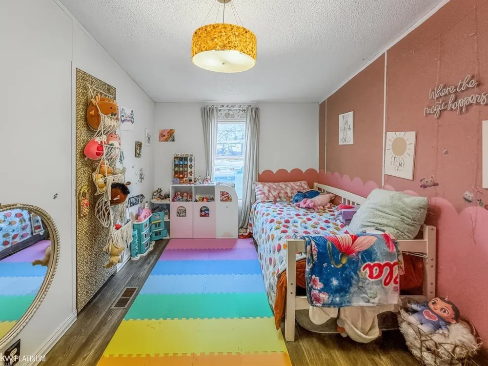 3606 Pinoak Street Clarkston City, MI 48348