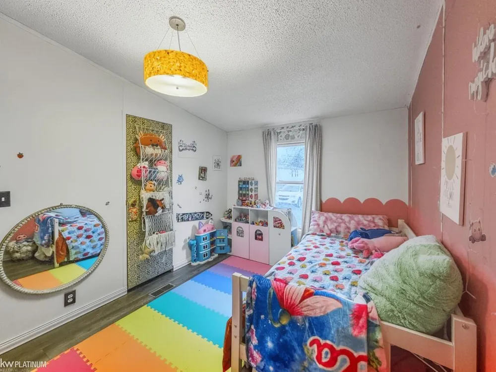 3606 Pinoak Street Clarkston City, MI 48348