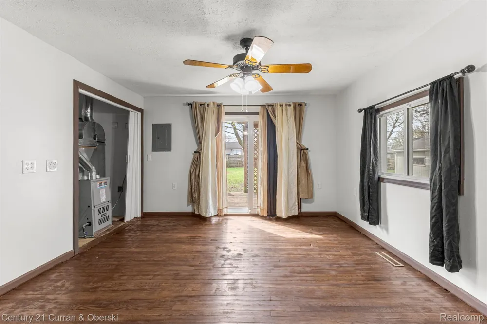 977 Boston Avenue Waterford Charter Township, MI 48328