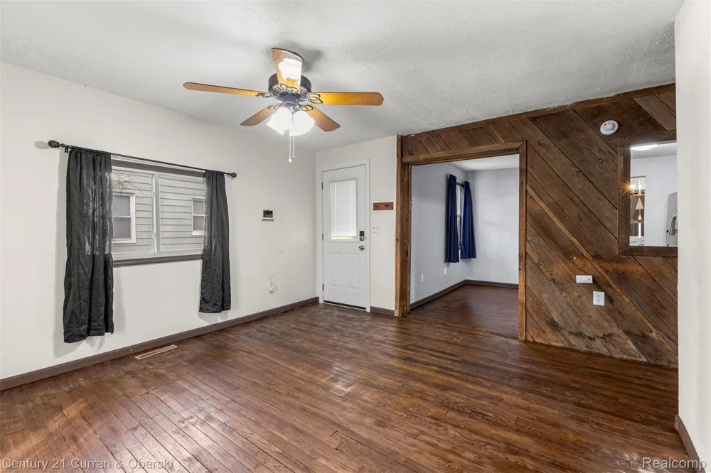977 Boston Avenue Waterford Charter Township, MI 48328