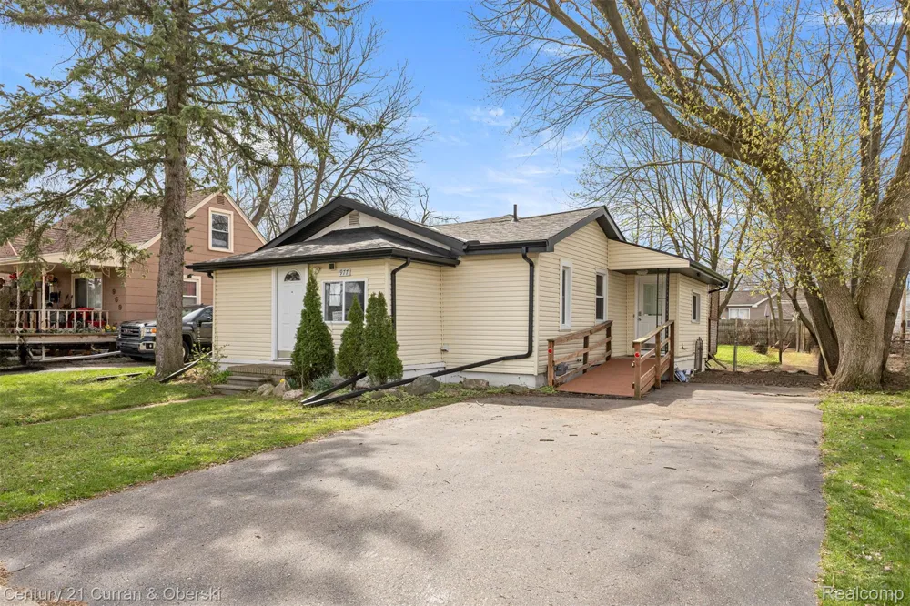 977 Boston Avenue Waterford Charter Township, MI 48328