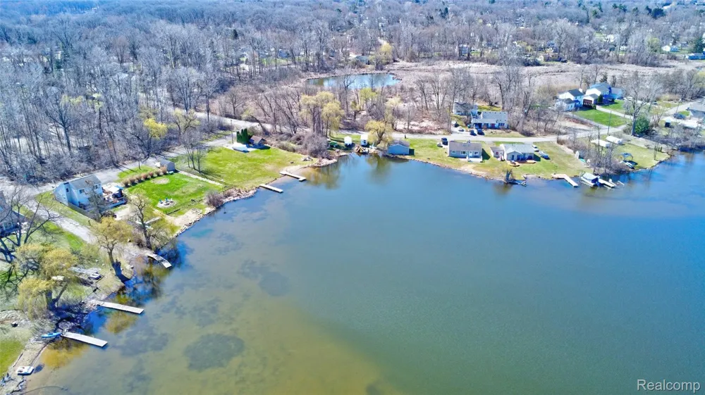Steadfield Commerce Charter Township, MI 48382
