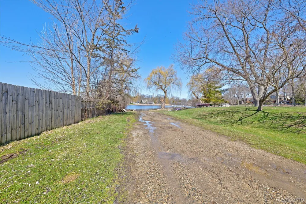 Steadfield Commerce Charter Township, MI 48382