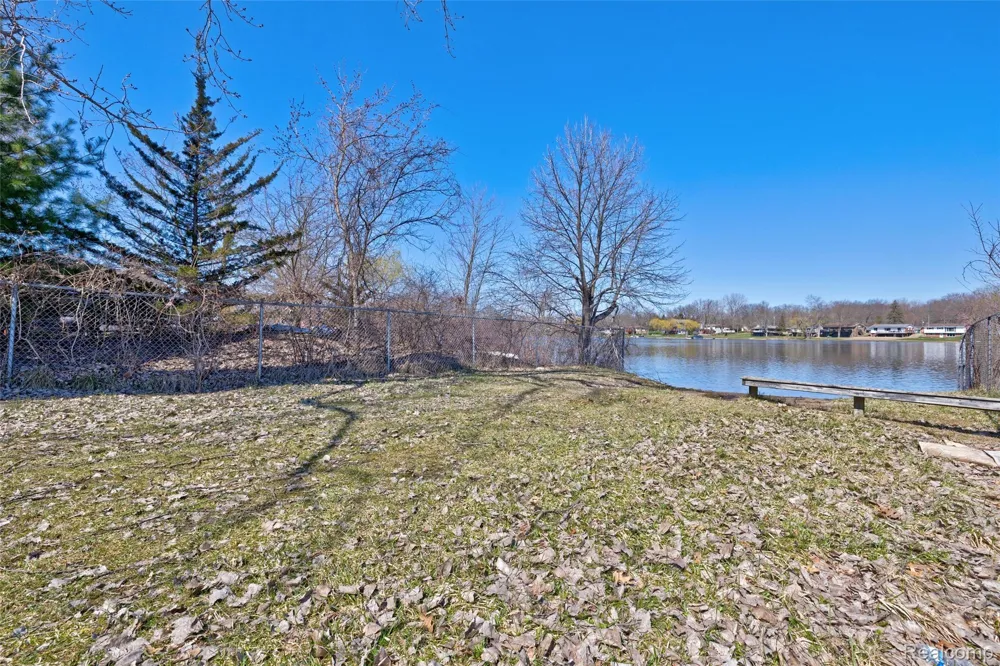 Steadfield Commerce Charter Township, MI 48382